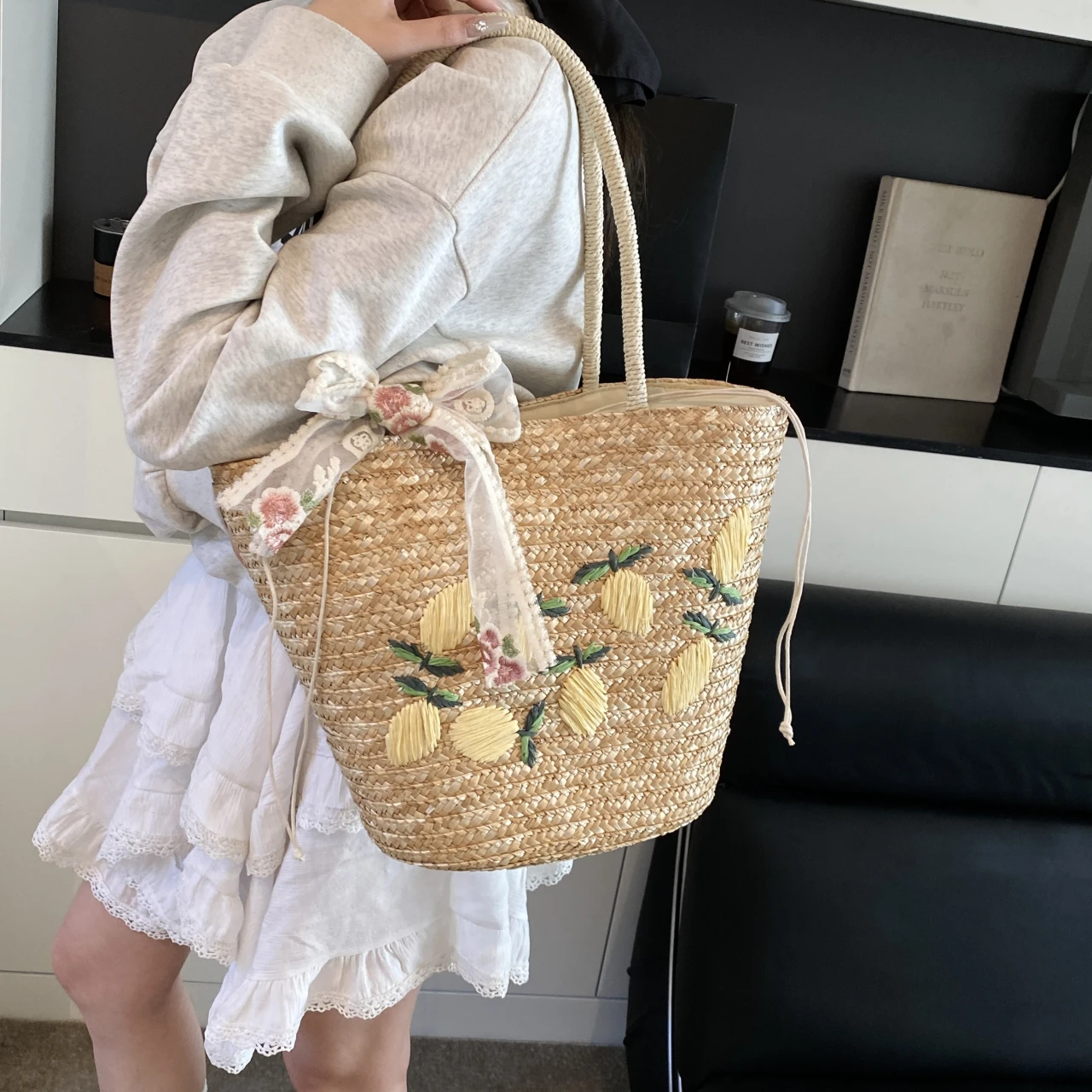 Large Capacity Beach Shoulder  - Woven Straw Bag ulasan dan harga
