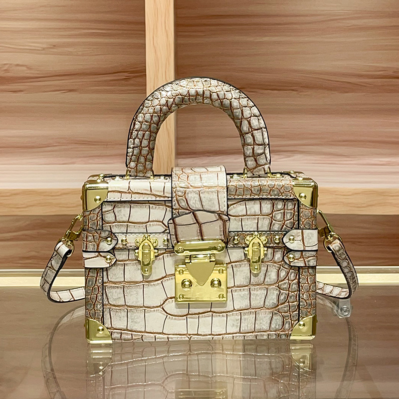 Fashionable Letter Logo Design - Women Bags Logo ulasan dan harga